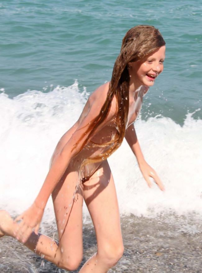 Gallery of nudist vacationers at sea [Premium Purenudism HQ]